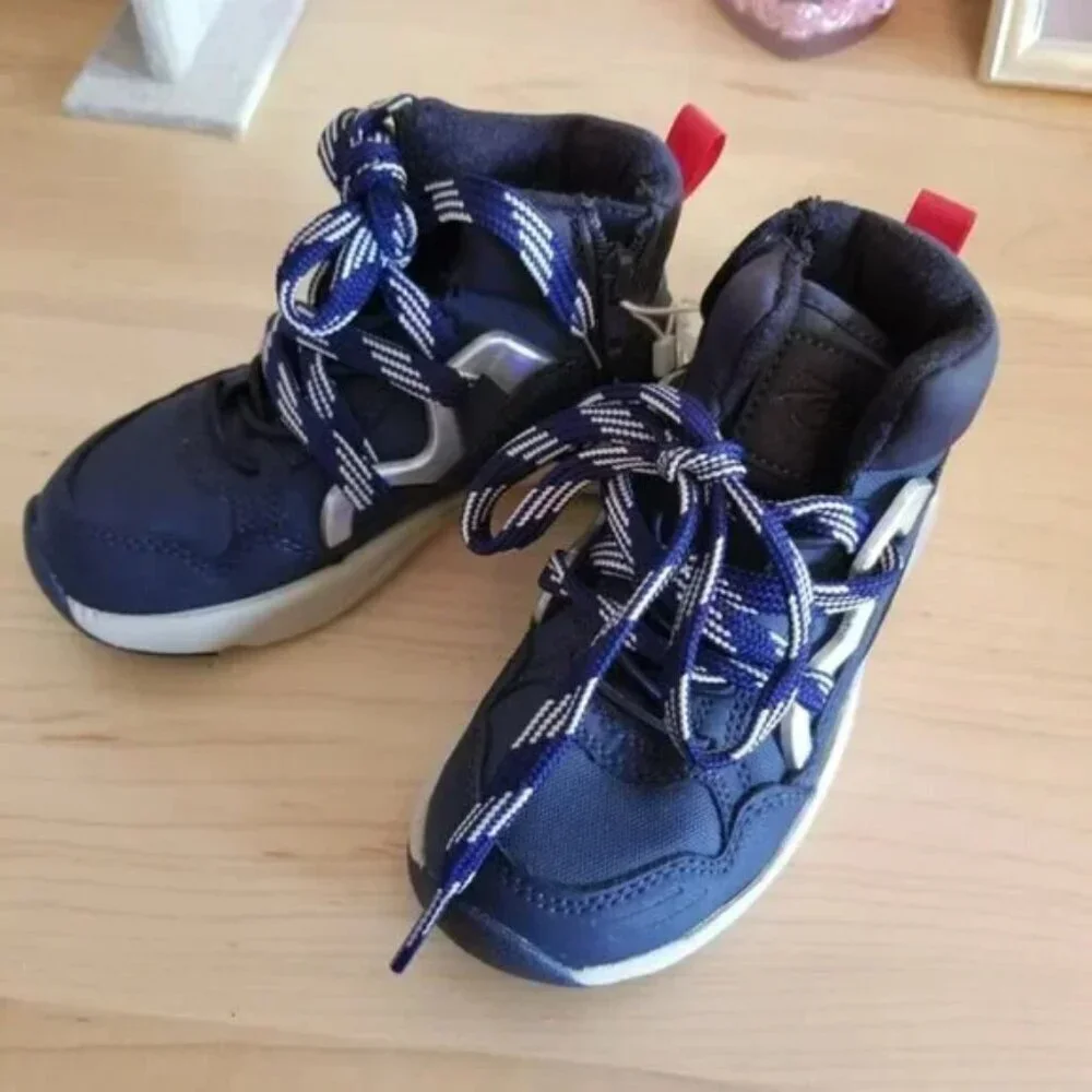 Nwt little boy hightop boots lightweight say size 9 runs small